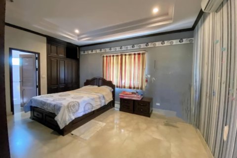 House in Pattaya, Thailand 4 bedrooms № 137684 - photo 6
