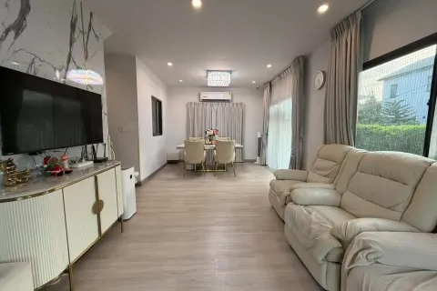 Maison à Pathum Thani, Thaïlande 4 chambres № 167337 - photo 2