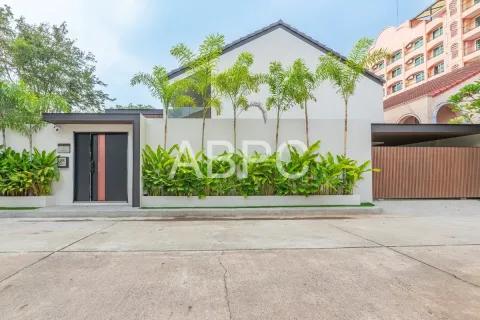 Casa de 4 dormitorios en Jomtien Beach, Pattaya, Tailandia № 211264 - foto 8