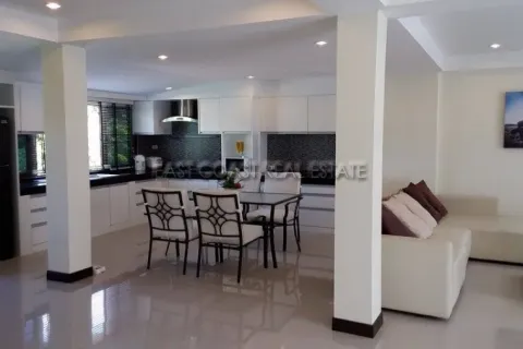 Local comercial en Pattaya, Tailandia № 212849 - foto 4