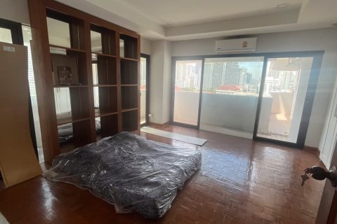 Condo à Watthana, Bangkok, Thaïlande, 3 chambres № 200975 - photo 15