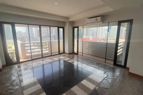 Condo à Watthana, Bangkok, Thaïlande, 3 chambres № 200975 - photo 13