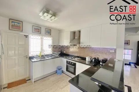 Casa de 7 dormitorios en Pattaya, Tailandia № 212617 - foto 8
