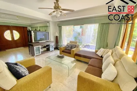 Casa de 7 dormitorios en Pattaya, Tailandia № 212617 - foto 2