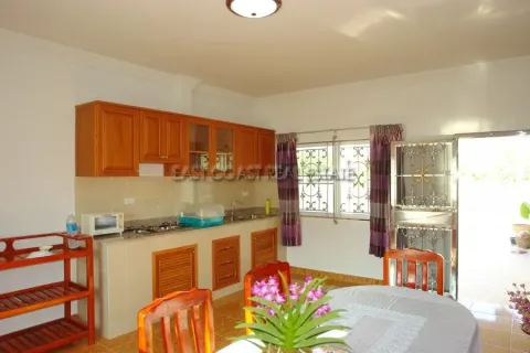 Casa de 3 dormitorios en Pattaya, Tailandia № 212612 - foto 4