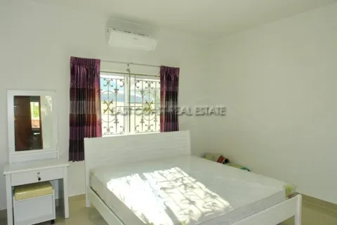 Casa de 3 dormitorios en Pattaya, Tailandia № 212612 - foto 13