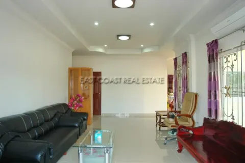Casa de 3 dormitorios en Pattaya, Tailandia № 212612 - foto 3