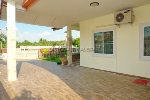 Casa de 3 dormitorios en Pattaya, Tailandia № 212612 - foto 17