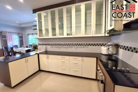 Casa de 4 dormitorios en Pattaya, Tailandia № 212615 - foto 8