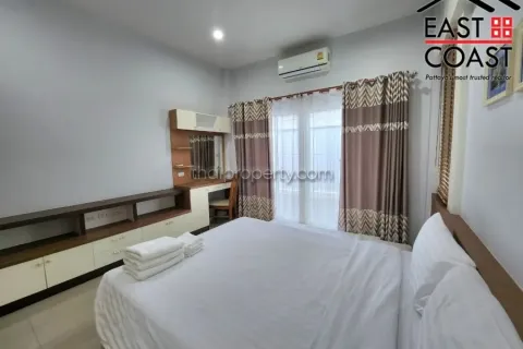 Casa de 4 dormitorios en Pattaya, Tailandia № 212615 - foto 17