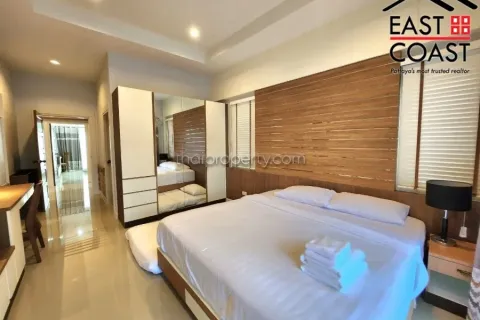 Casa de 4 dormitorios en Pattaya, Tailandia № 212615 - foto 14