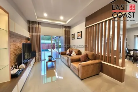 Casa de 4 dormitorios en Pattaya, Tailandia № 212615 - foto 4