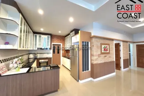 Casa de 4 dormitorios en Pattaya, Tailandia № 212615 - foto 10