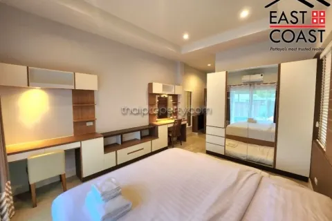 Casa de 4 dormitorios en Pattaya, Tailandia № 212615 - foto 15