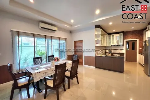 Casa de 4 dormitorios en Pattaya, Tailandia № 212615 - foto 6
