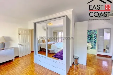 Casa de 7 dormitorios en Pattaya, Tailandia № 212616 - foto 11
