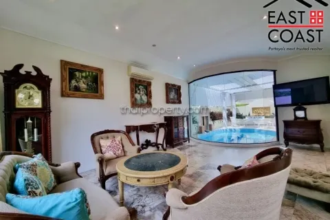Casa de 4 dormitorios en Pattaya, Tailandia № 212614 - foto 3