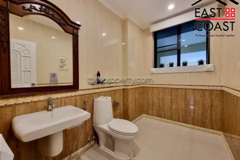 Casa de 4 dormitorios en Pattaya, Tailandia № 212614 - foto 12