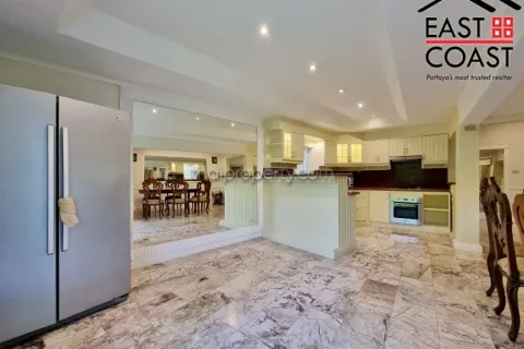 Casa de 4 dormitorios en Pattaya, Tailandia № 212614 - foto 9
