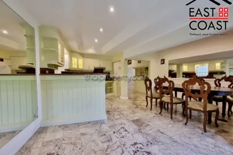 Casa de 4 dormitorios en Pattaya, Tailandia № 212614 - foto 8