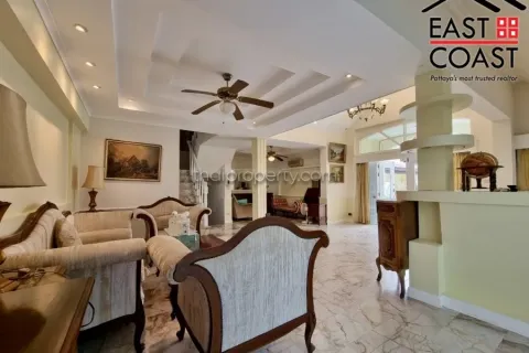 Casa de 4 dormitorios en Pattaya, Tailandia № 212614 - foto 6
