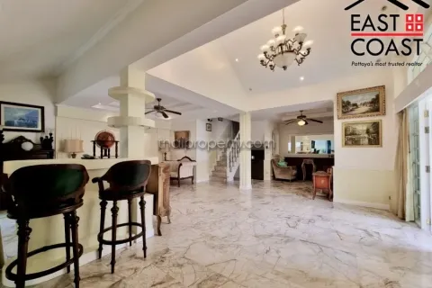 Casa de 4 dormitorios en Pattaya, Tailandia № 212614 - foto 4