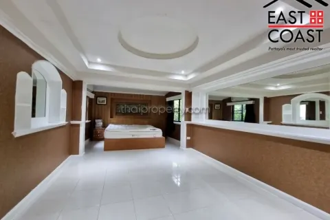 Casa de 4 dormitorios en Pattaya, Tailandia № 212614 - foto 14