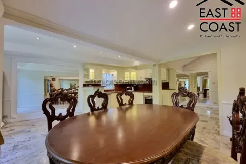 Casa de 4 dormitorios en Pattaya, Tailandia № 212614 - foto 11