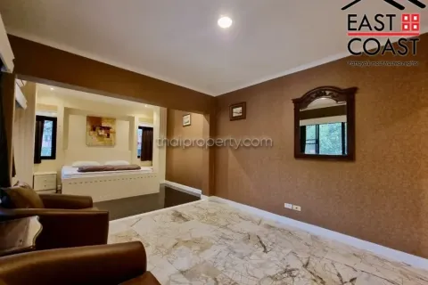 Casa de 4 dormitorios en Pattaya, Tailandia № 212614 - foto 17