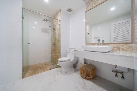 Condo in Phuket, Thailand, 2 bedrooms  № 167161 - photo 23