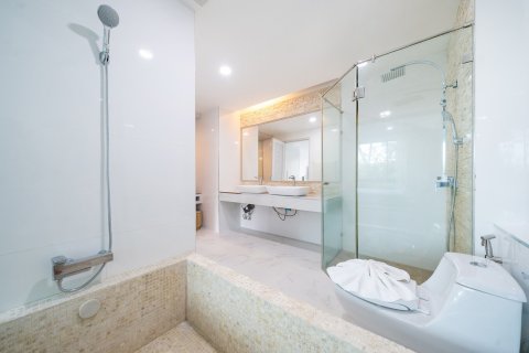 Condo in Phuket, Thailand, 2 bedrooms  № 167161 - photo 16