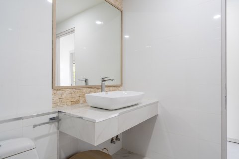 Condo in Phuket, Thailand, 2 bedrooms  № 167161 - photo 25