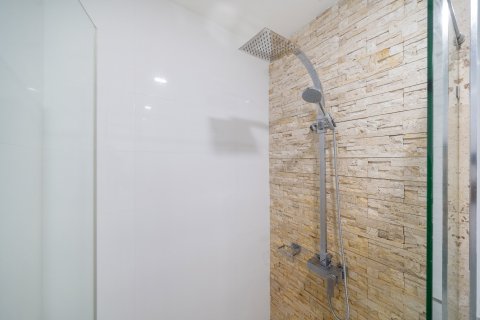 Condo in Phuket, Thailand, 2 bedrooms  № 167161 - photo 24