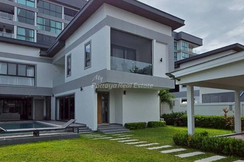 Дом в Паттайе, Таиланд с 4 спальнями  № 152537 - фото 1