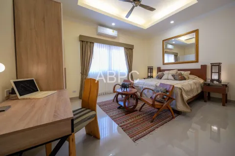 Casa de 5 dormitorios en Pattaya, Tailandia № 211772 - foto 7