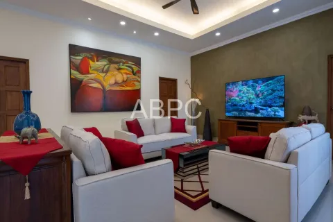 Casa de 5 dormitorios en Pattaya, Tailandia № 211772 - foto 4