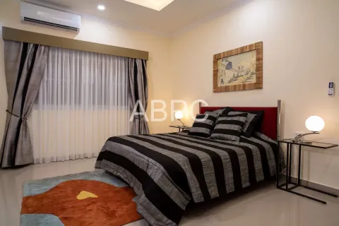 Casa de 5 dormitorios en Pattaya, Tailandia № 211772 - foto 9