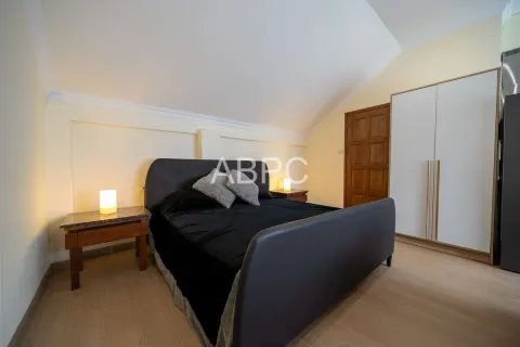 Casa de 5 dormitorios en Pattaya, Tailandia № 211772 - foto 11