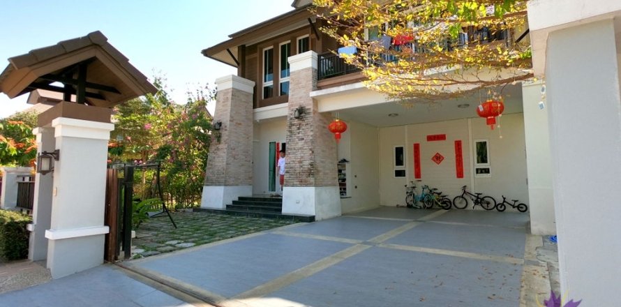 Maison à Chiang Mai, Thaïlande 4 chambres № 162576