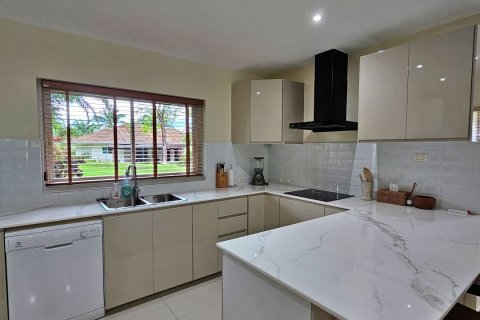 Villa in Kathu, Thailand 3 bedrooms № 162198 - photo 3