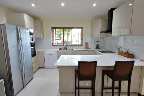 Villa in Kathu, Thailand 3 bedrooms № 162198 - photo 16