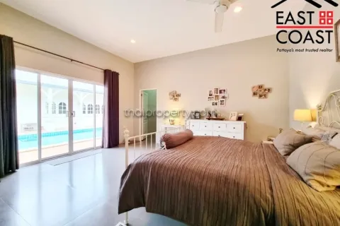 Casa de 4 dormitorios en Pattaya, Tailandia № 213158 - foto 24