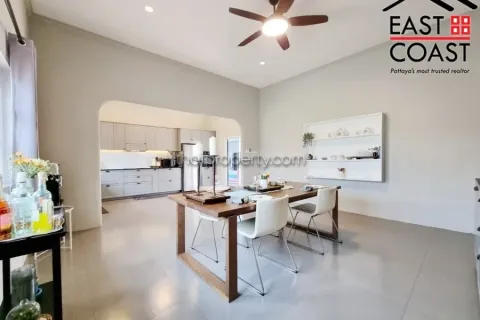 Casa de 4 dormitorios en Pattaya, Tailandia № 213158 - foto 15