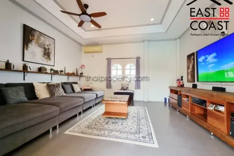 Casa de 4 dormitorios en Pattaya, Tailandia № 213158 - foto 10