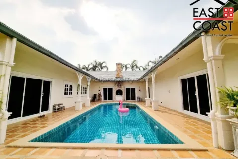 Casa de 4 dormitorios en Pattaya, Tailandia № 213158 - foto 2