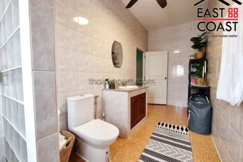Casa de 4 dormitorios en Pattaya, Tailandia № 213158 - foto 30