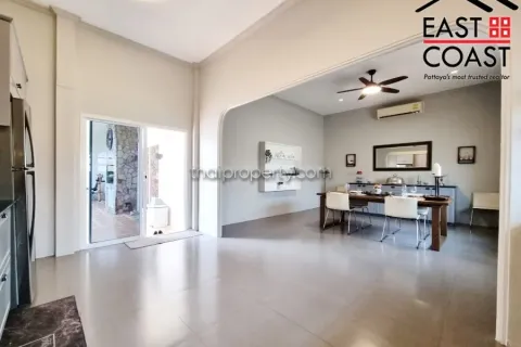 Casa de 4 dormitorios en Pattaya, Tailandia № 213158 - foto 11