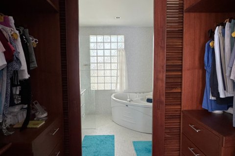 House in Phuket, Thailand 3 bedrooms № 171983 - photo 26