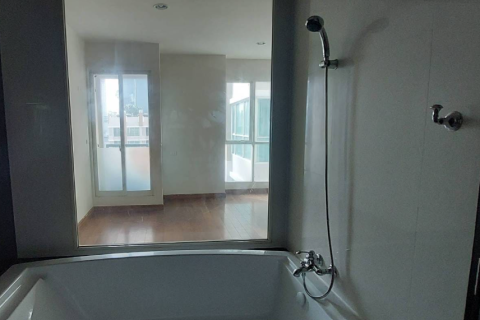 Studio in the Condo in Pathum Wan, Bangkok, Thailand  № 171985 - photo 5