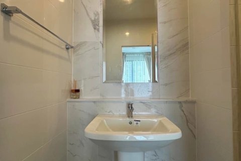 Studio in the Condo in Huai Khwang, Bangkok, Thailand  № 169335 - photo 13